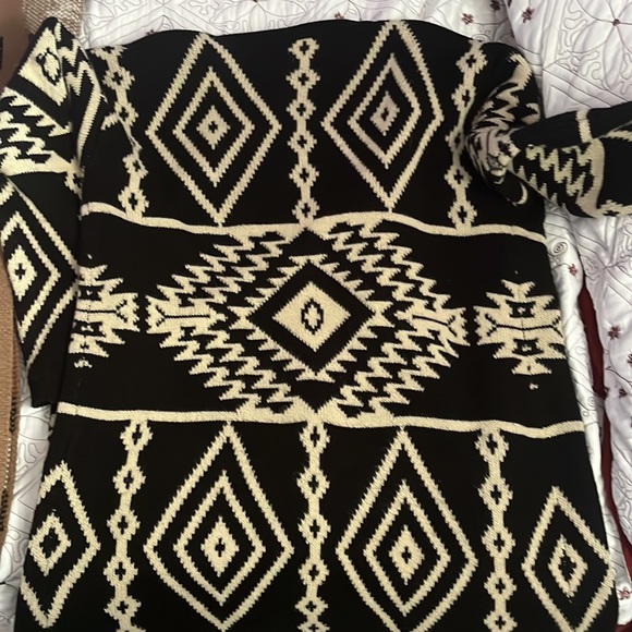 Sweater with some wear but great condition - Picture 2 of 3